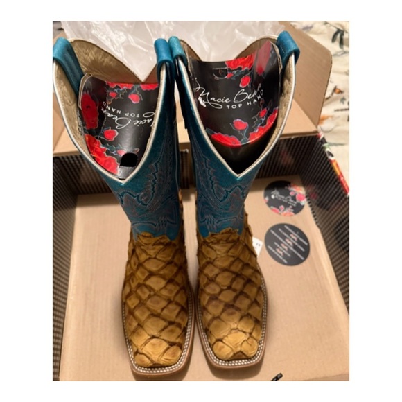 SOLD - Picture 4 of 8